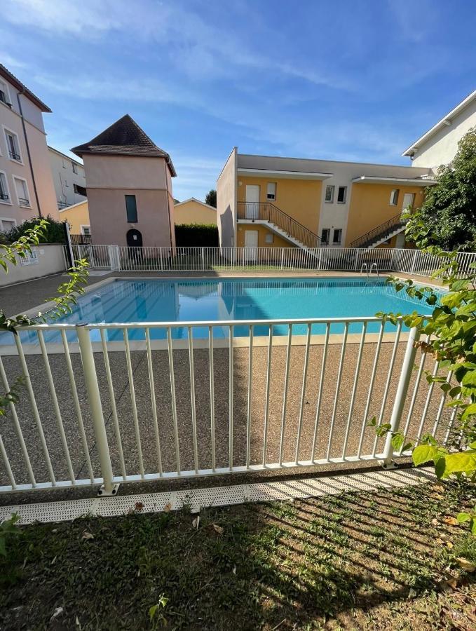 Appartement Avec Place De Parking Et Piscine Villefranche-sur-Saône Kültér fotó